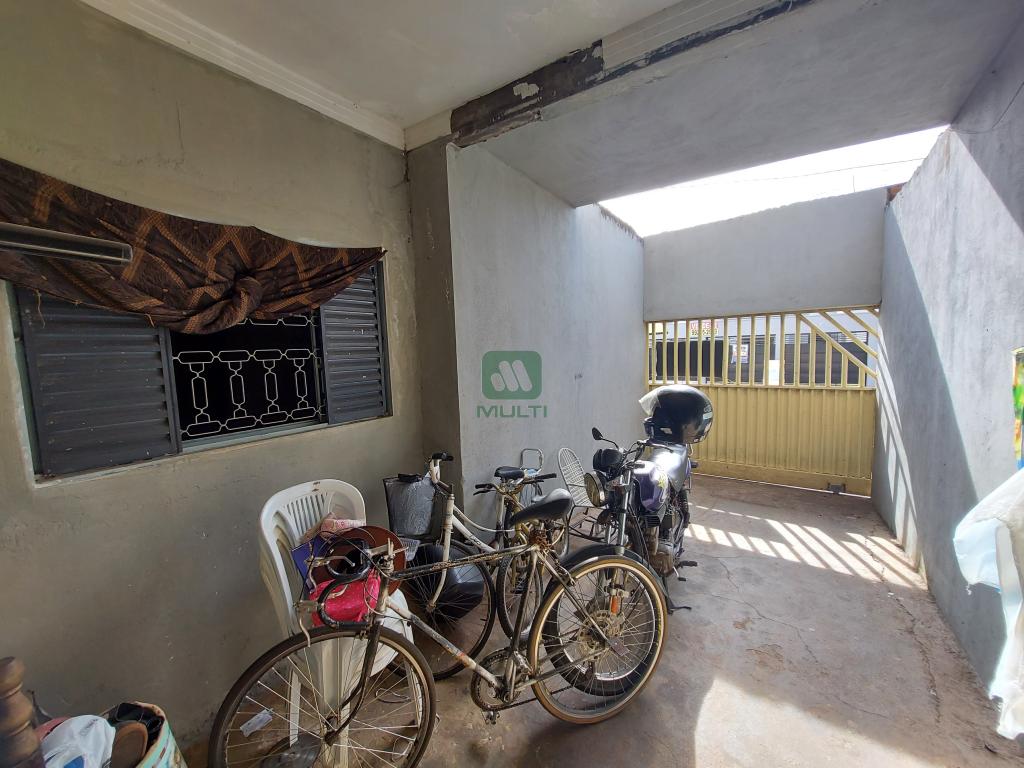 Casa à venda com 5 quartos, 190m² - Foto 2