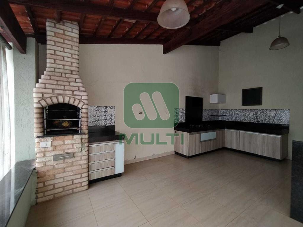 Casa à venda com 2 quartos, 150m² - Foto 3