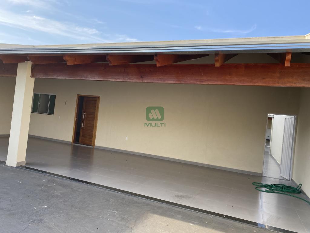 Casa à venda com 2 quartos, 120m² - Foto 1