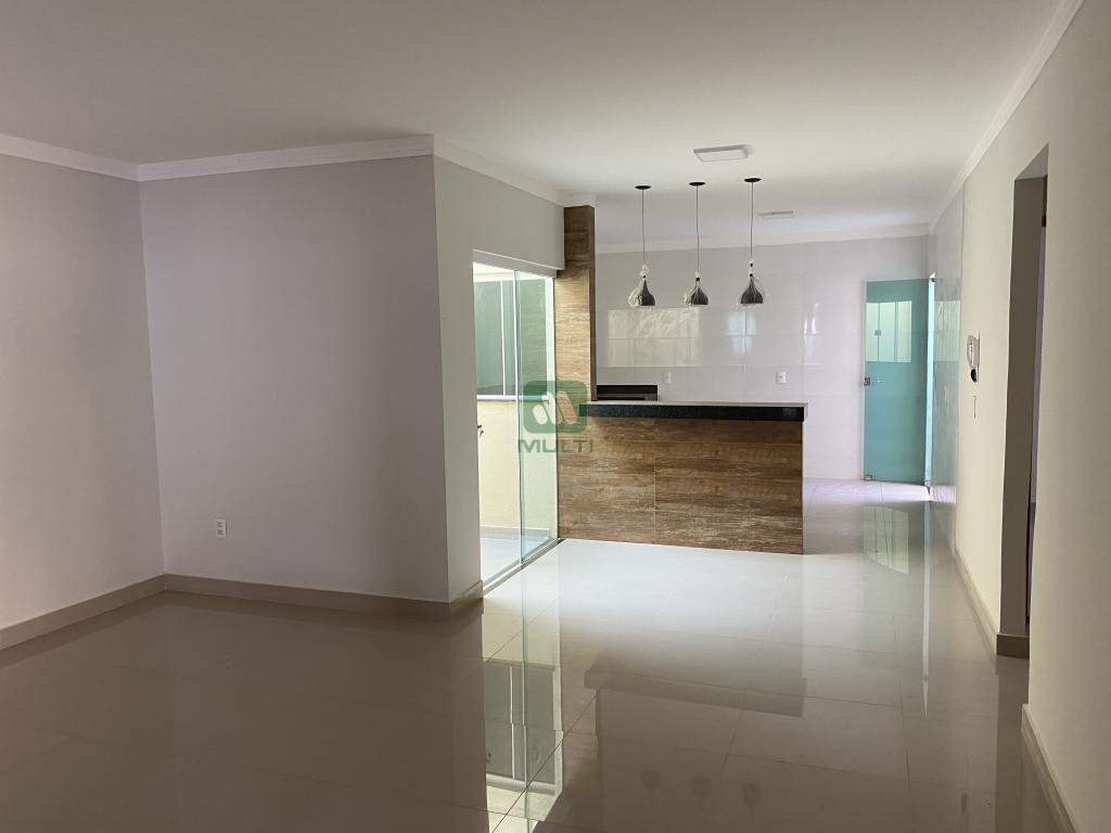 Casa à venda com 2 quartos, 120m² - Foto 3