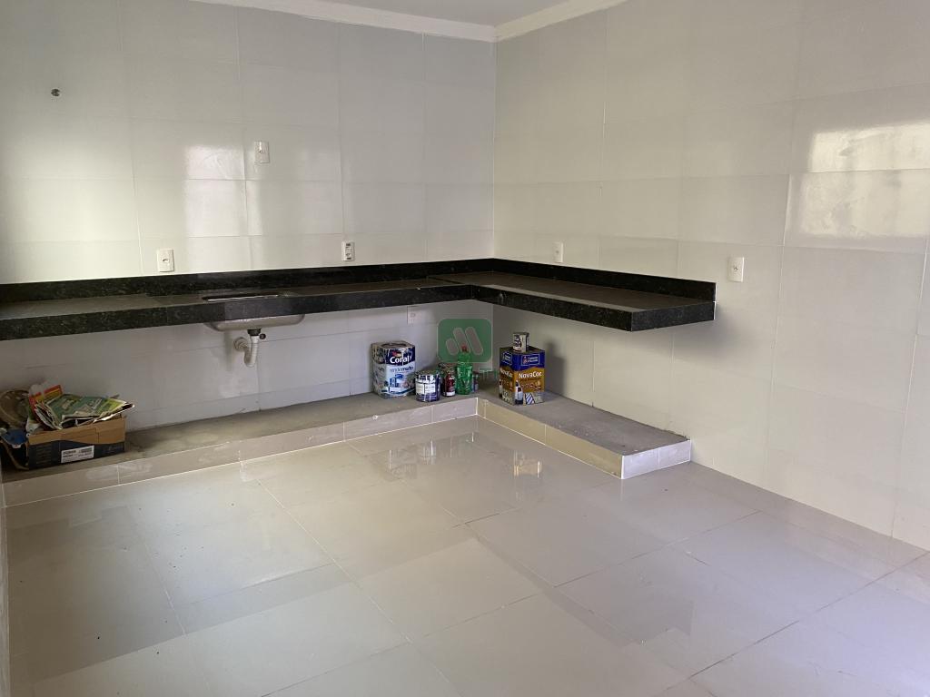 Casa à venda com 2 quartos, 120m² - Foto 11