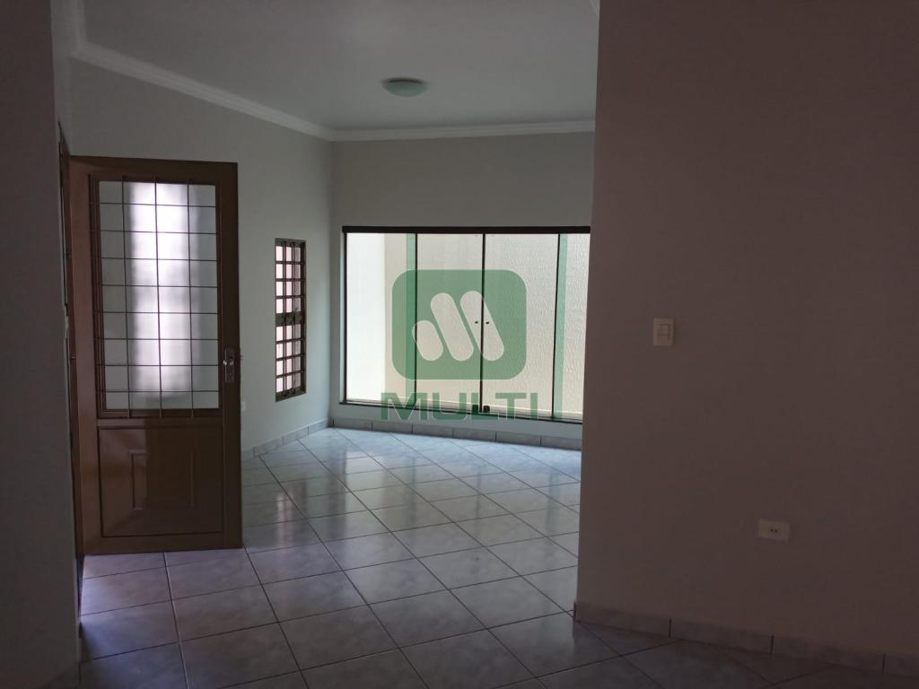 Casa à venda com 3 quartos, 247m² - Foto 2