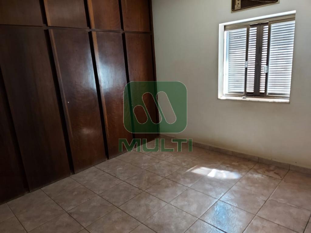 Casa à venda com 3 quartos, 395m² - Foto 1