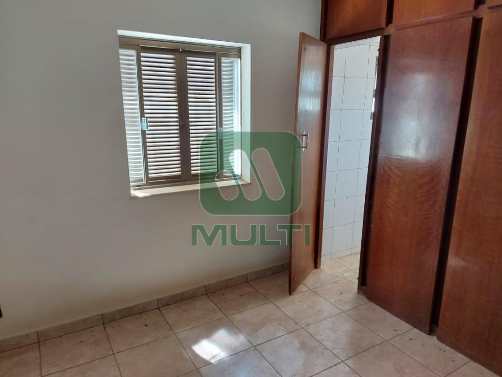 Casa à venda com 3 quartos, 395m² - Foto 2