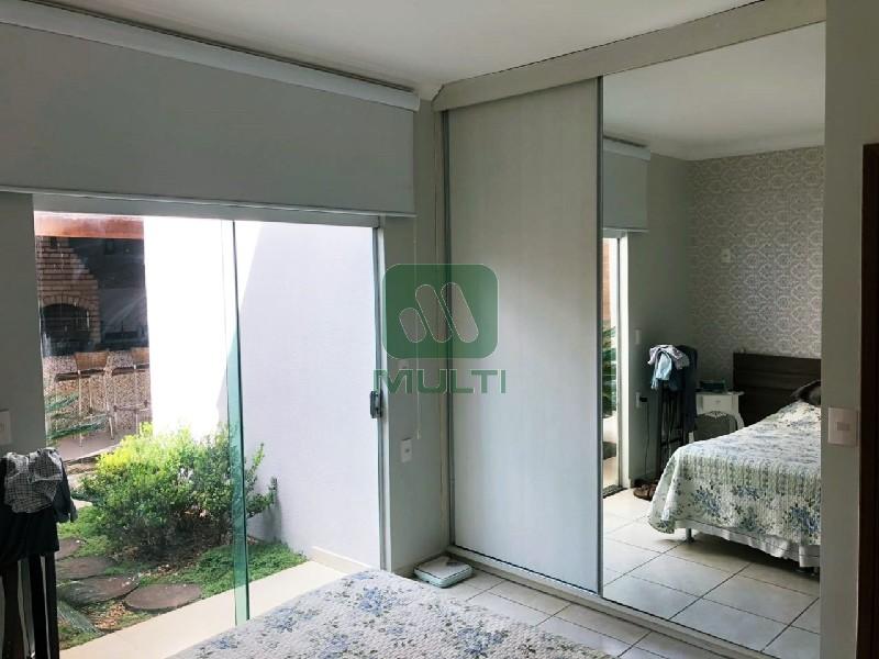 Casa à venda com 3 quartos, 200m² - Foto 3