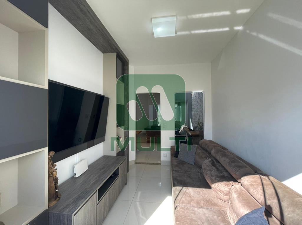 Casa à venda com 4 quartos, 170m² - Foto 1