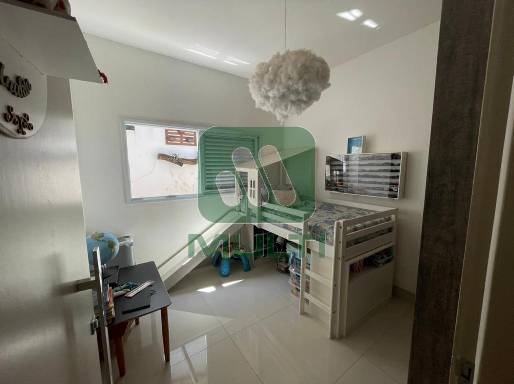 Casa à venda com 4 quartos, 170m² - Foto 3