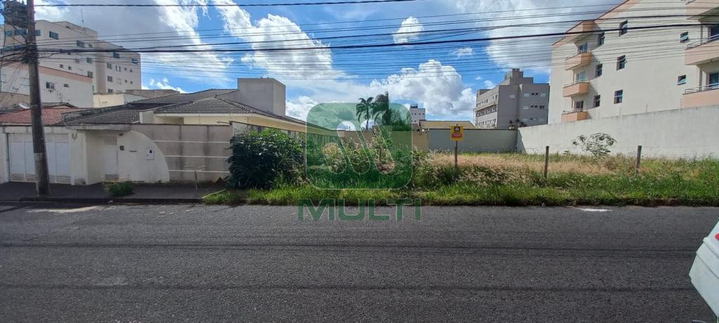 Terreno à venda com 1 quarto, 360m² - Foto 1