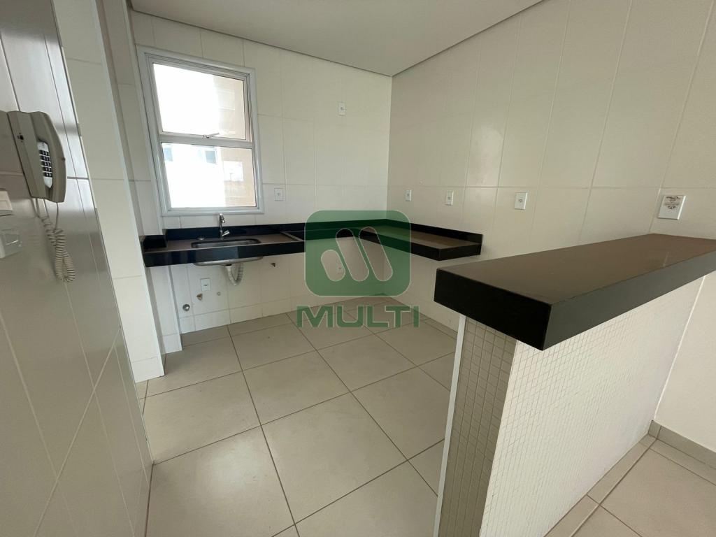 Apartamento à venda com 3 quartos, 96m² - Foto 2