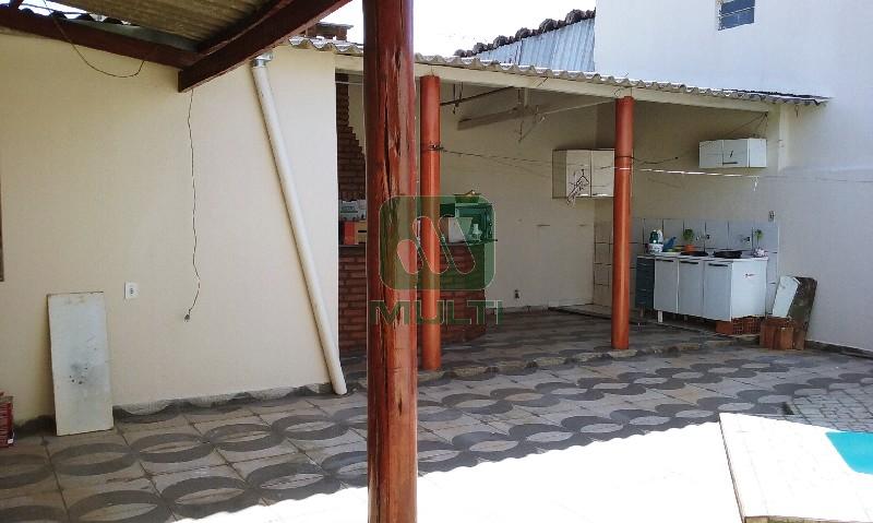 Casa à venda com 4 quartos, 270m² - Foto 2