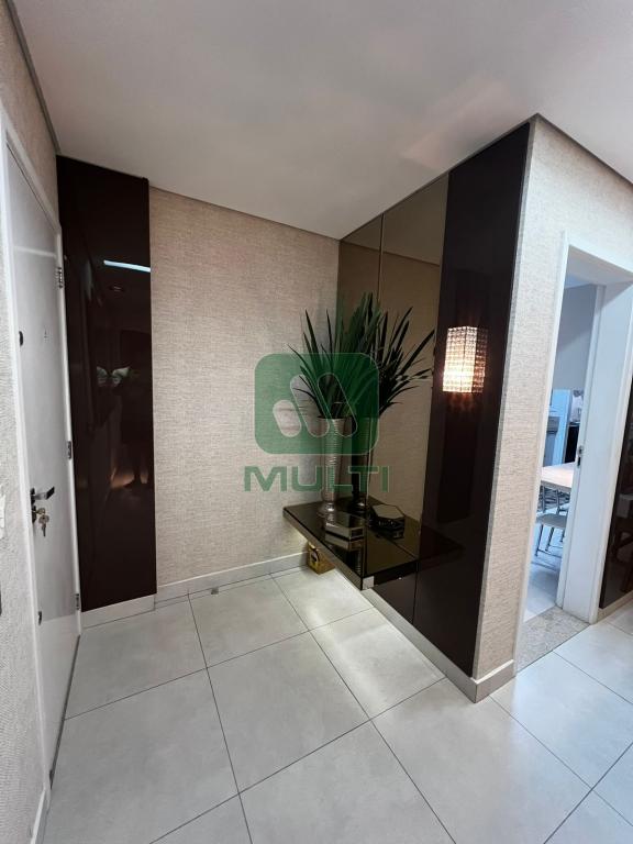 Apartamento à venda com 3 quartos, 109m² - Foto 2