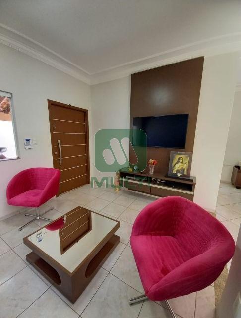 Casa à venda com 3 quartos, 196m² - Foto 1