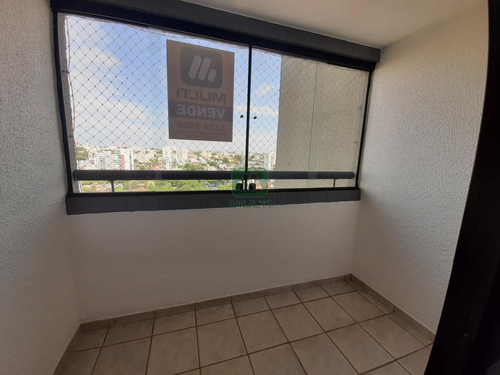 Apartamento à venda com 3 quartos, 84m² - Foto 2