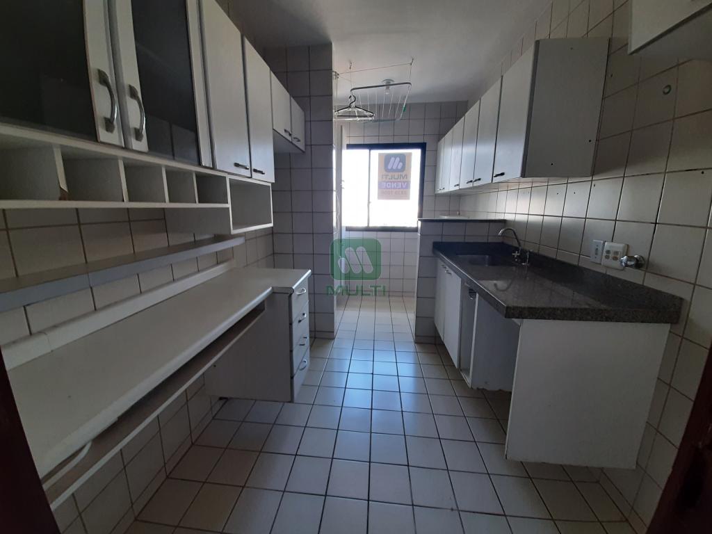 Apartamento à venda com 3 quartos, 84m² - Foto 3