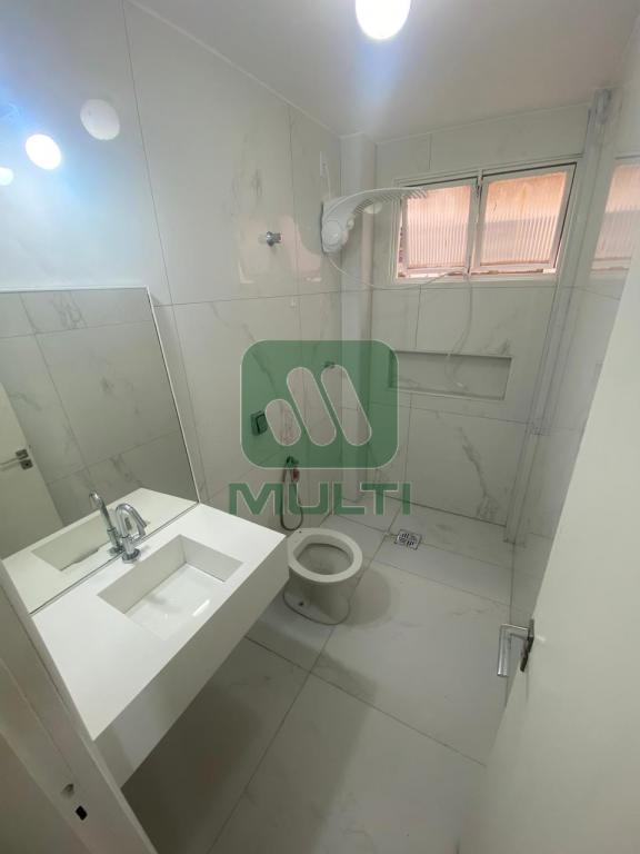 Apartamento à venda com 3 quartos, 80m² - Foto 2