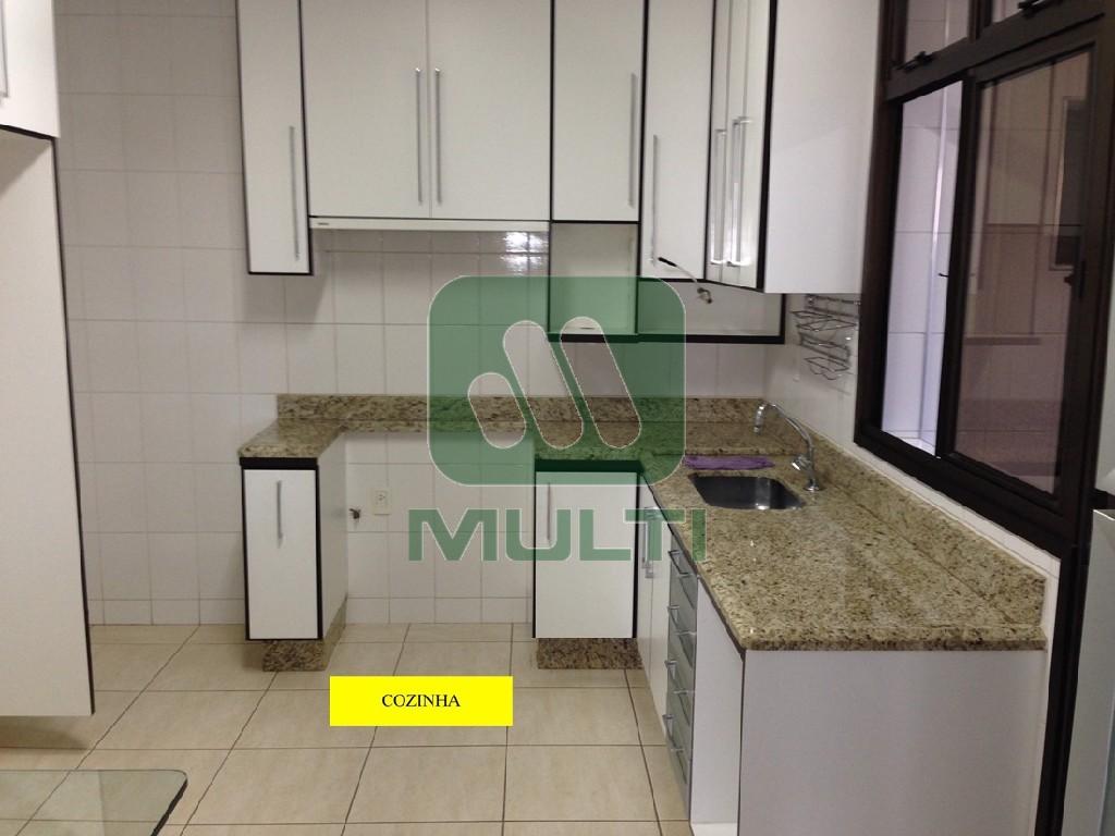 Apartamento à venda com 3 quartos, 174m² - Foto 1