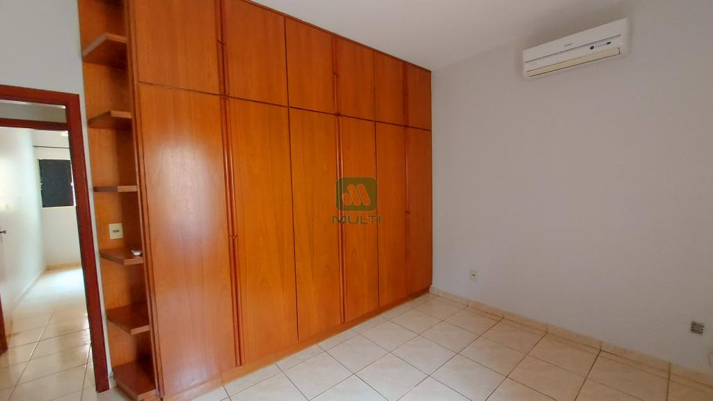 Casa à venda com 3 quartos, 224m² - Foto 9