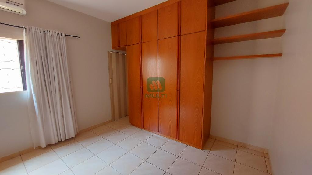 Casa à venda com 3 quartos, 224m² - Foto 10