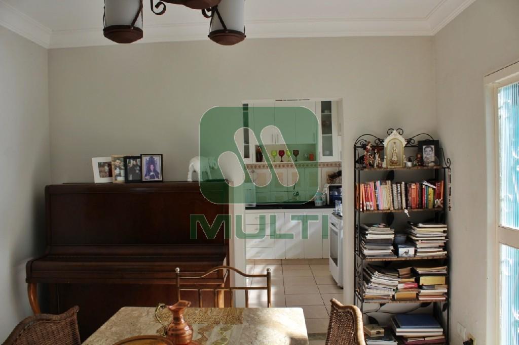 Casa à venda com 3 quartos, 186m² - Foto 2