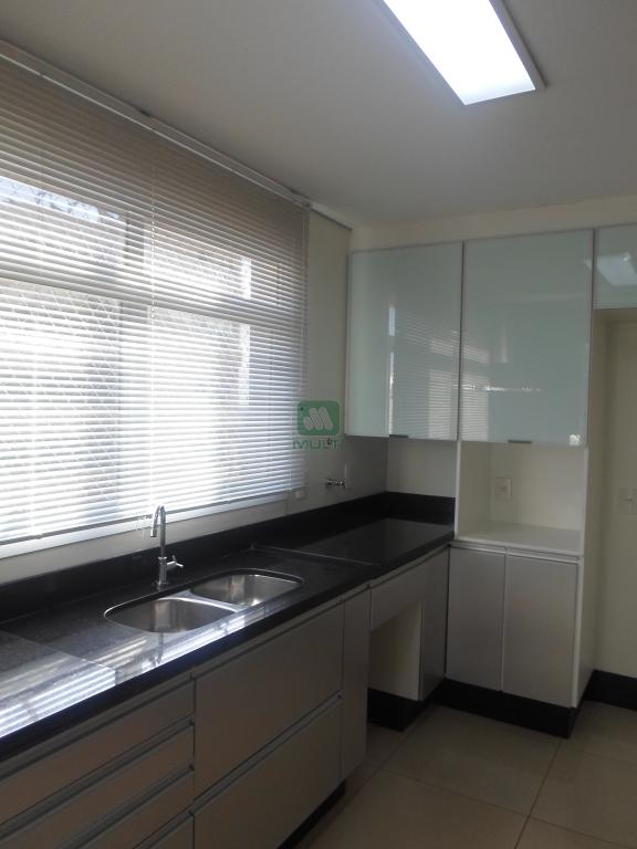 Apartamento à venda com 3 quartos, 126m² - Foto 2