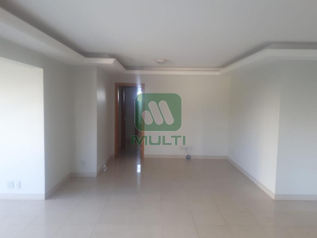 Apartamento à venda com 3 quartos, 189m² - Foto 2