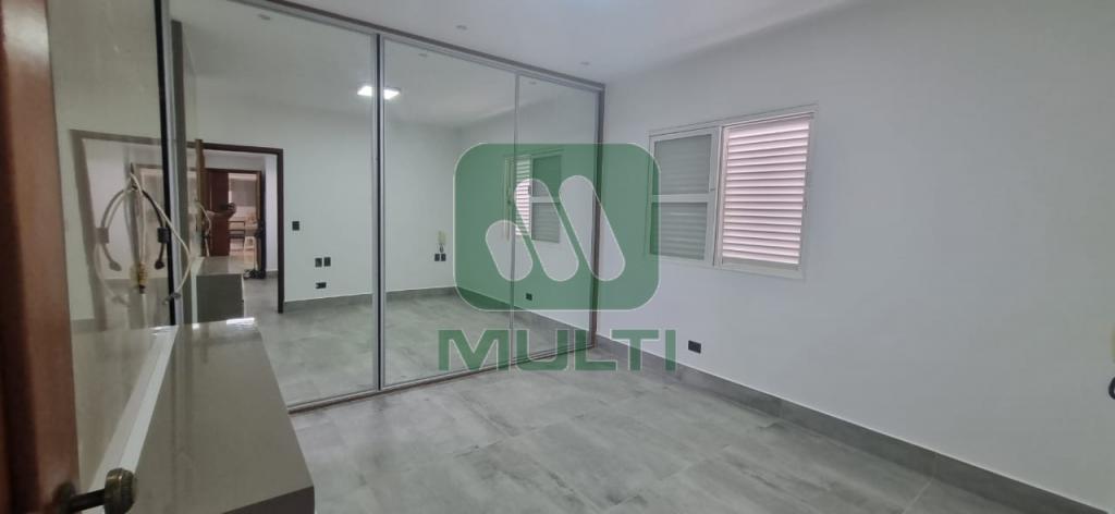 Casa à venda com 3 quartos, 228m² - Foto 17