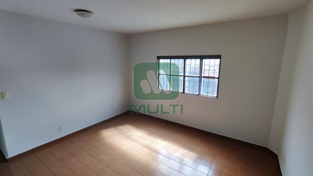 Apartamento à venda com 3 quartos, 80m² - Foto 2