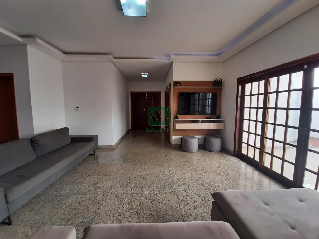 Casa à venda com 3 quartos, 207m² - Foto 11