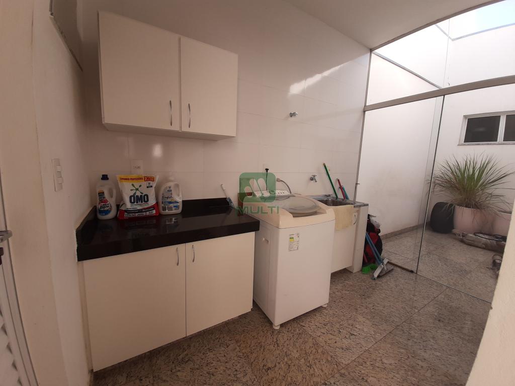 Casa à venda com 3 quartos, 207m² - Foto 27