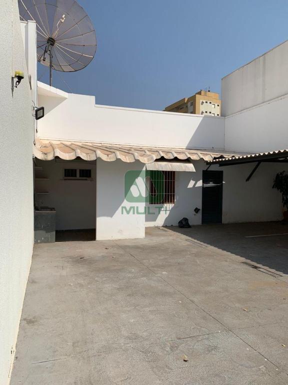 Casa à venda com 3 quartos, 324m² - Foto 11