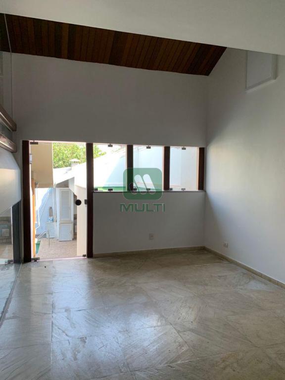 Casa à venda com 3 quartos, 324m² - Foto 17