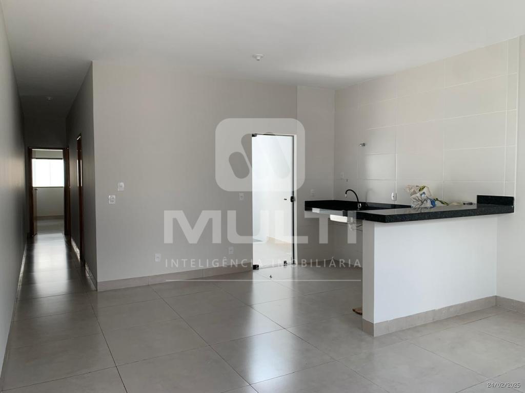 Casa à venda com 2 quartos, 64m² - Foto 1