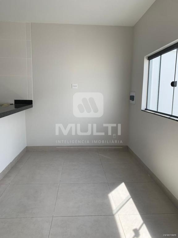 Casa à venda com 2 quartos, 64m² - Foto 2