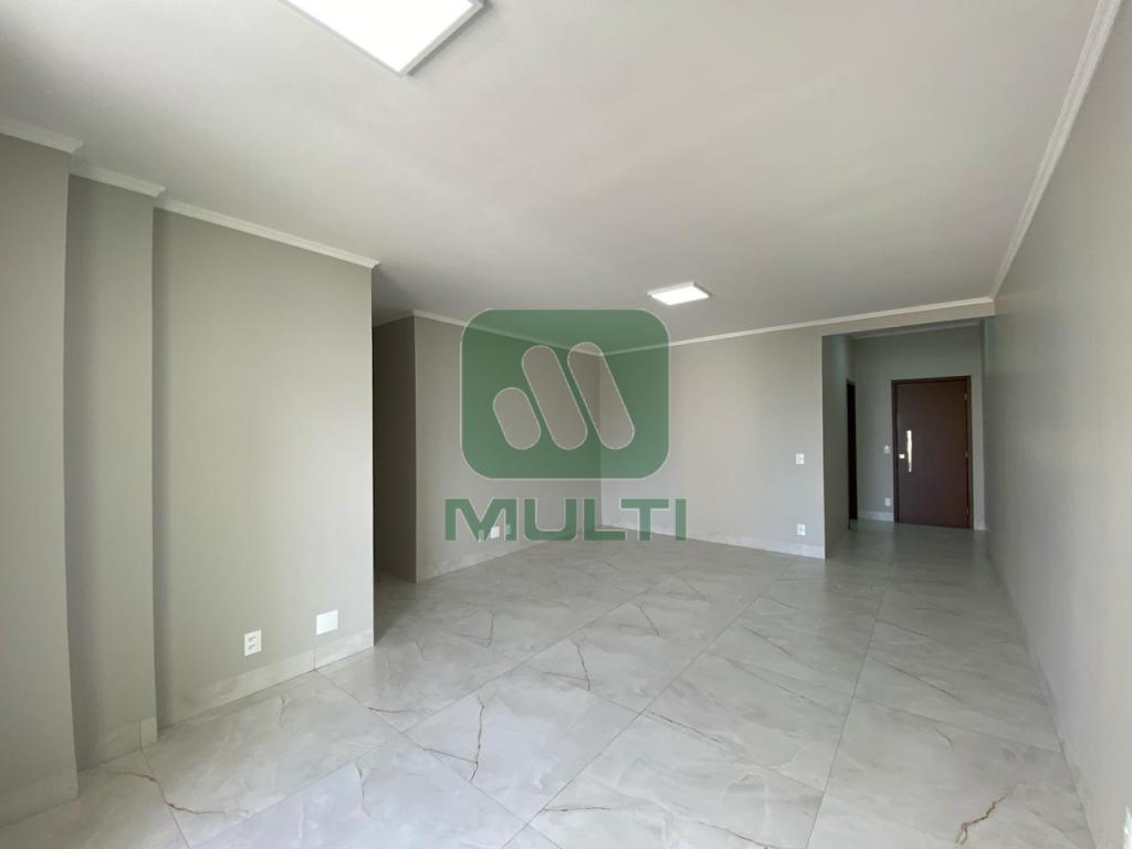 Apartamento à venda com 3 quartos, 105m² - Foto 1