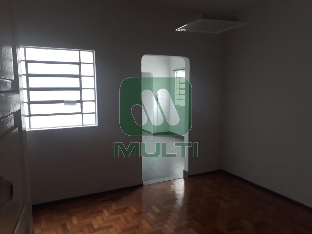 Apartamento à venda com 3 quartos, 83m² - Foto 2