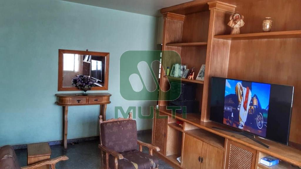 Casa à venda com 4 quartos, 260m² - Foto 2