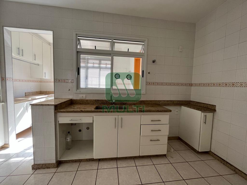 Apartamento à venda com 3 quartos, 117m² - Foto 19