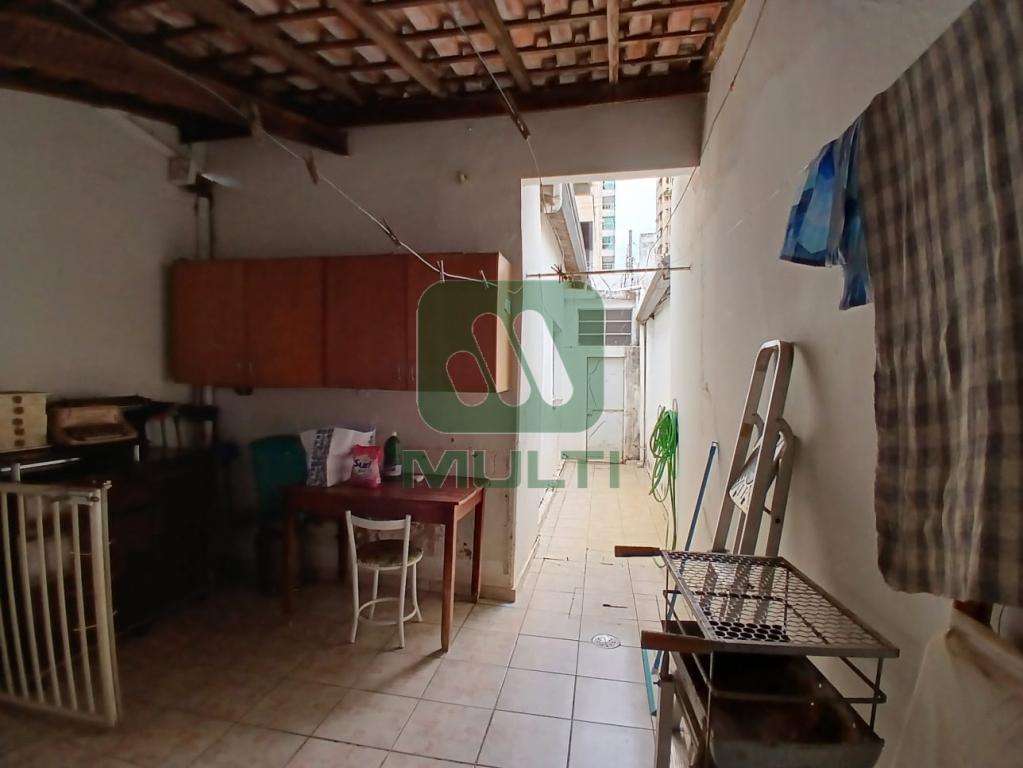 Casa à venda com 3 quartos, 264m² - Foto 22