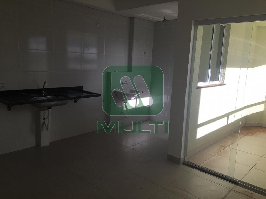 Apartamento à venda com 2 quartos, 62m² - Foto 3