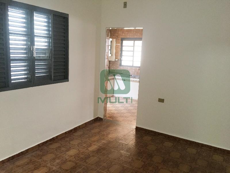 Casa à venda com 4 quartos, 215m² - Foto 2