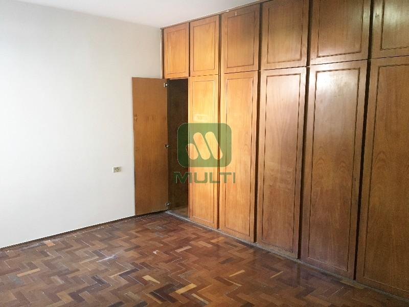 Casa à venda com 4 quartos, 215m² - Foto 9