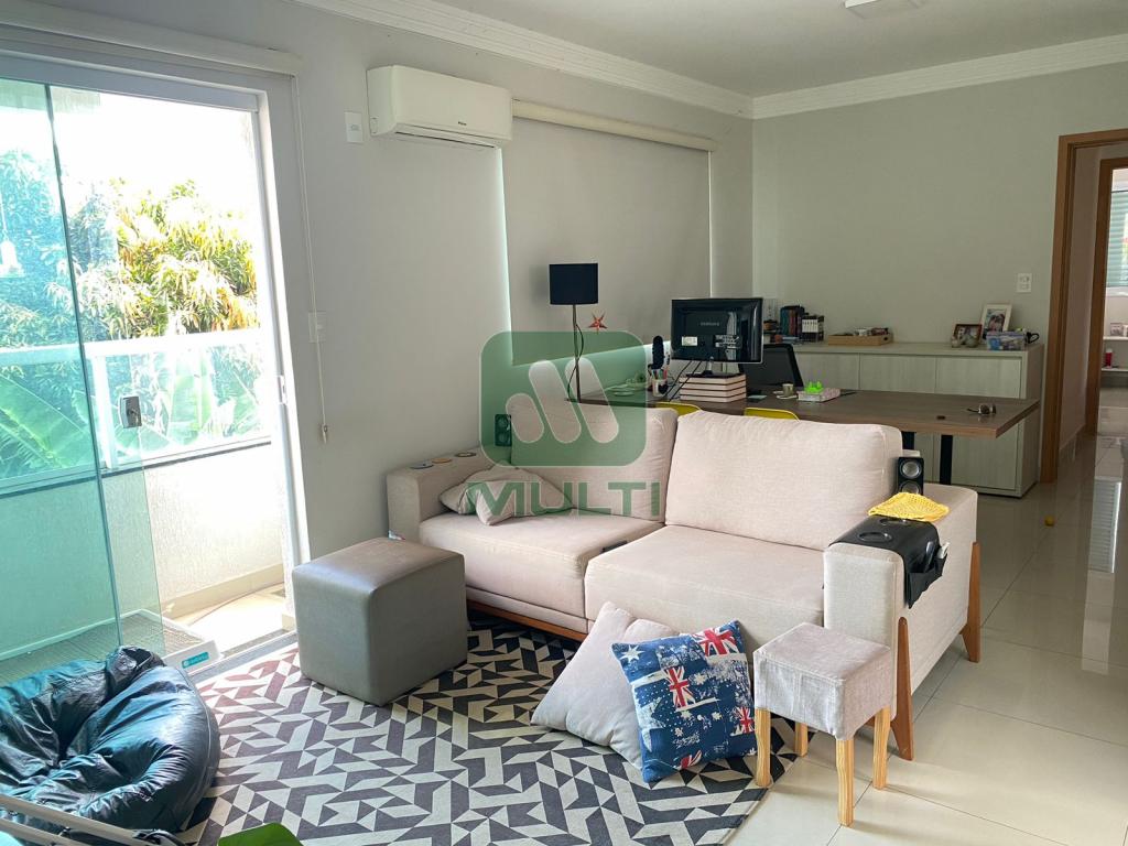 Apartamento à venda com 3 quartos, 78m² - Foto 2