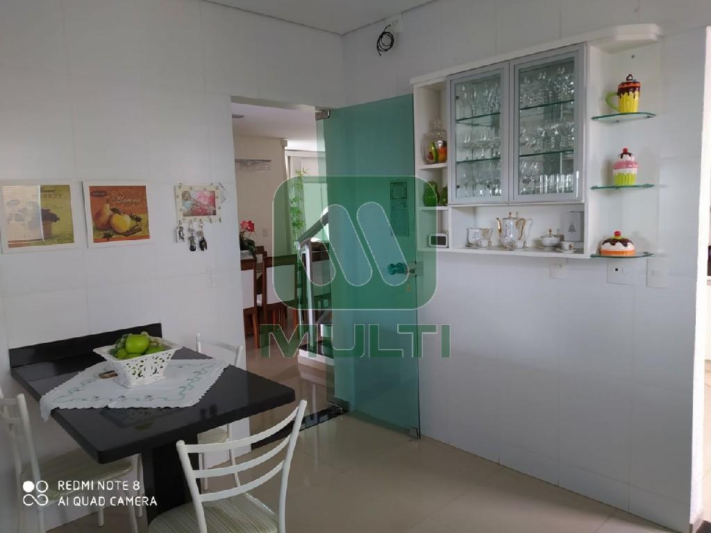 Casa de Condomínio à venda com 3 quartos, 242m² - Foto 3