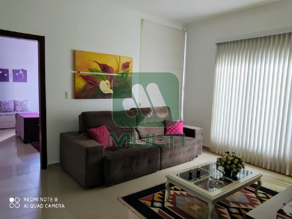 Casa de Condomínio à venda com 3 quartos, 242m² - Foto 4