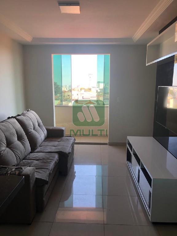 Apartamento à venda com 3 quartos, 77m² - Foto 1