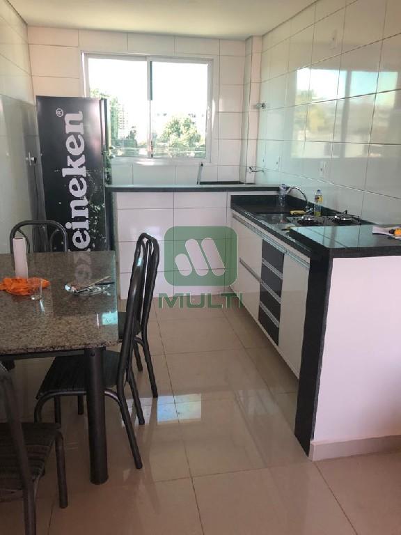 Apartamento à venda com 3 quartos, 77m² - Foto 2