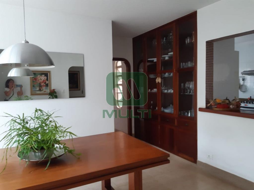 Casa à venda com 4 quartos, 323m² - Foto 12