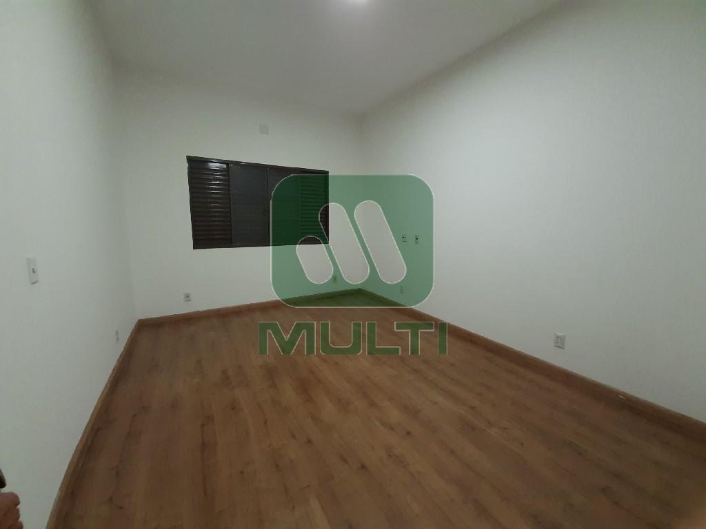 Casa à venda com 3 quartos, 225m² - Foto 8