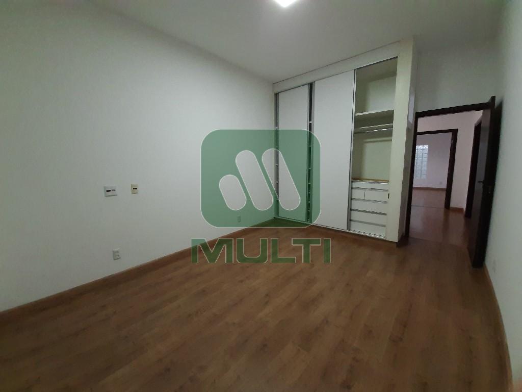 Casa à venda com 3 quartos, 225m² - Foto 9