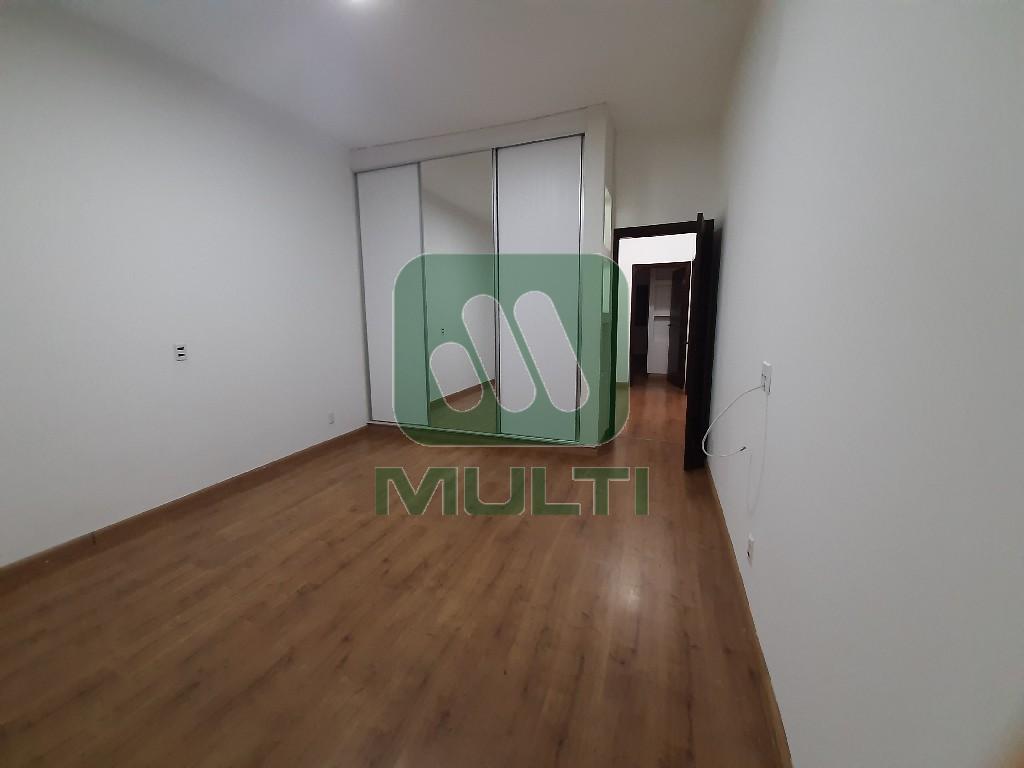 Casa à venda com 3 quartos, 225m² - Foto 11